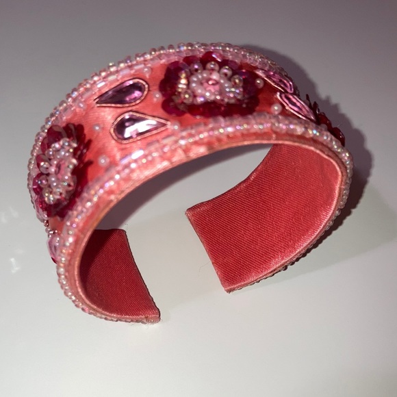 Handmade embellished pink cuff - Picture 2 of 8